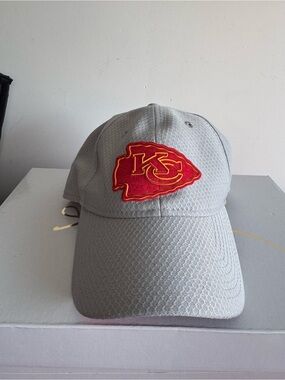 New Era Gray Hat Kansas City Chiefs Logo Cap with Red & Gold Patch